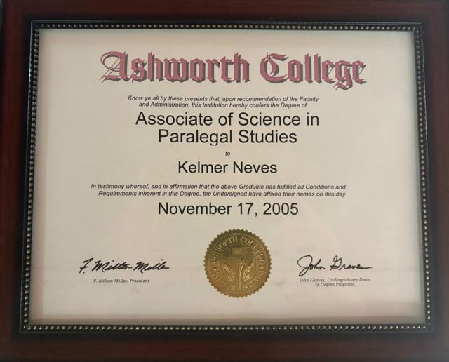 Associate of Science en Estudios Paralegales, Ashworth College (17 de noviembre de 2005)
